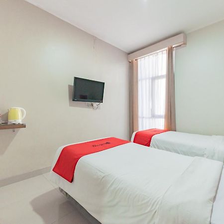 Hotel Reddoorz Near Pasar Baru Bandung Esterno foto