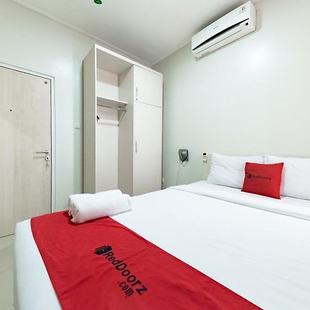 Hotel Reddoorz Near Pasar Baru Bandung Esterno foto