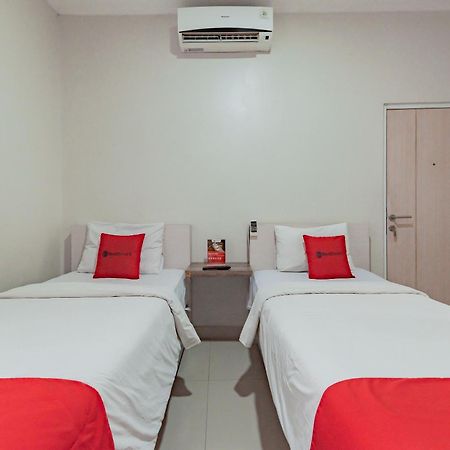 Hotel Reddoorz Near Pasar Baru Bandung Esterno foto