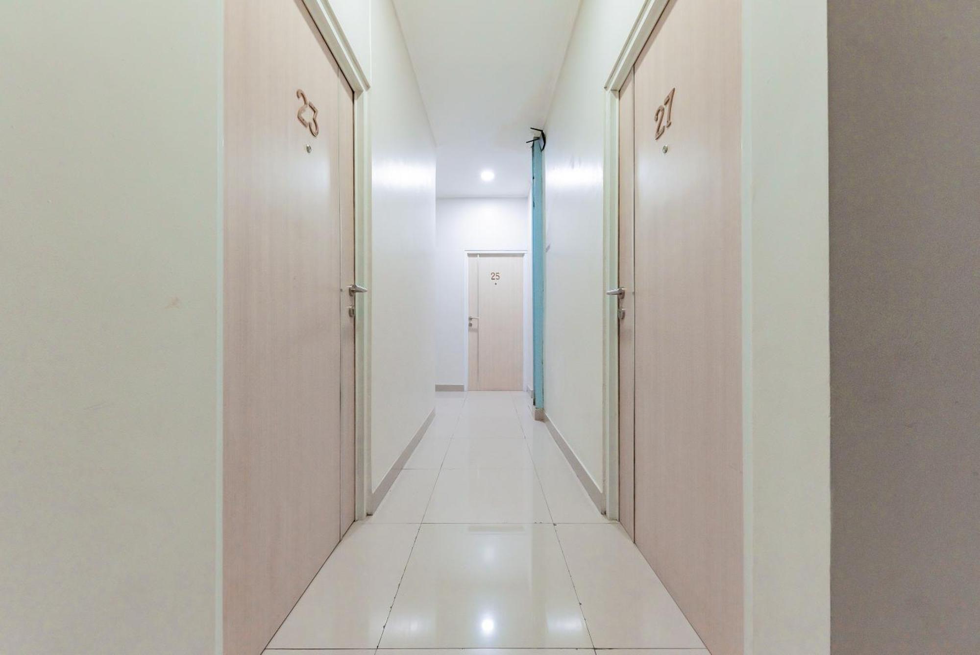 Hotel Reddoorz Near Pasar Baru Bandung Esterno foto