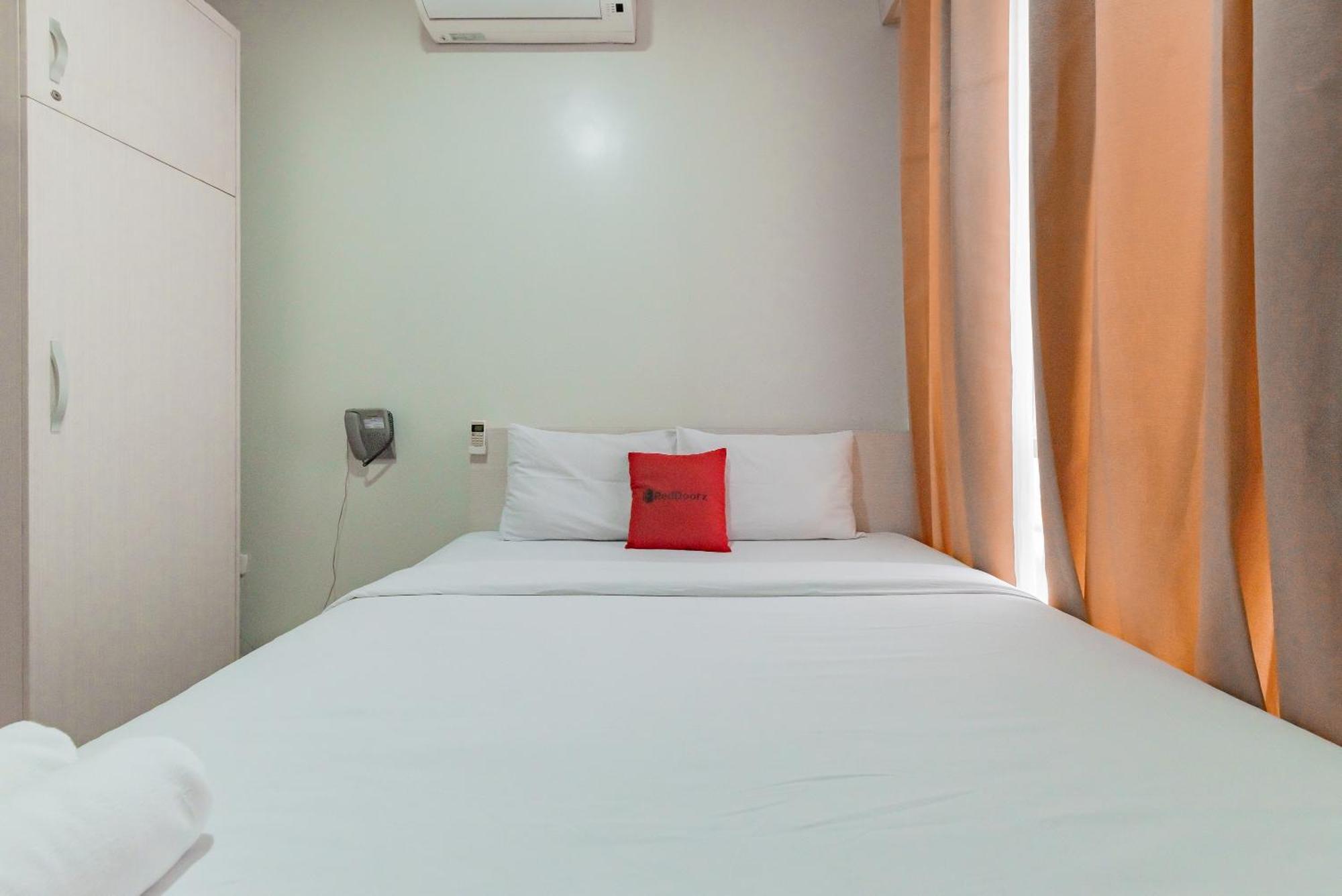 Hotel Reddoorz Near Pasar Baru Bandung Esterno foto