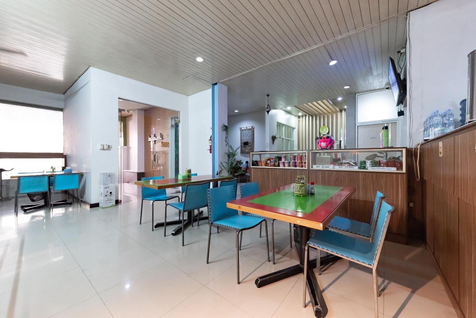 Hotel Reddoorz Near Pasar Baru Bandung Esterno foto